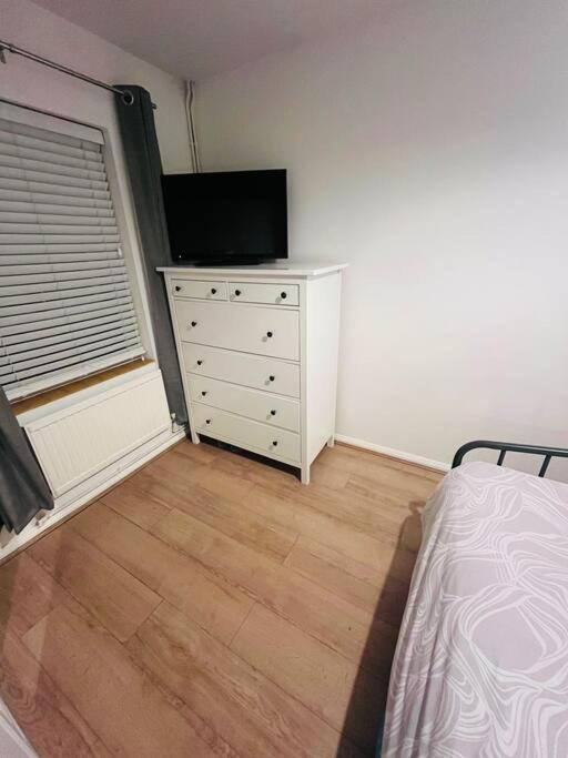 Immaculate 2 Bed Flat With Free Parking! Watford (Hertfordshire) Exterior foto